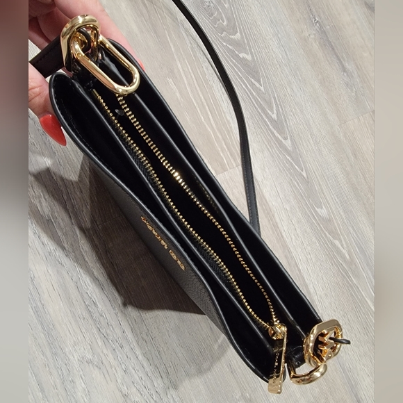 NWT Michael Kors Crossbody Purse! - Picture 7 of 11